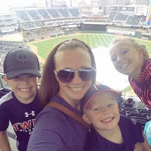 Meet your Posher, Stephanie